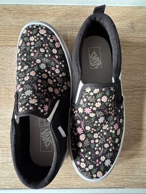 Vans Black Floral Slip-On Sneakers Missy big kid size 5
